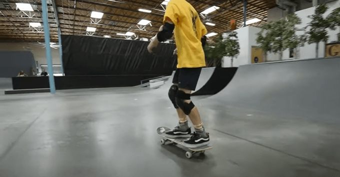 HOW TO TURN ON A SKATEBOARD
