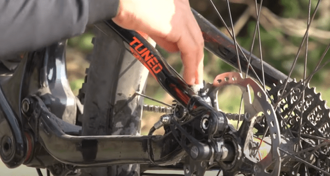 how to tighten hydraulic disc brakes