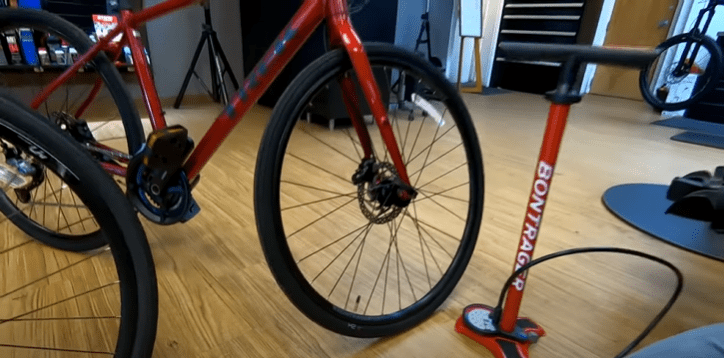 how to pump road bike tires